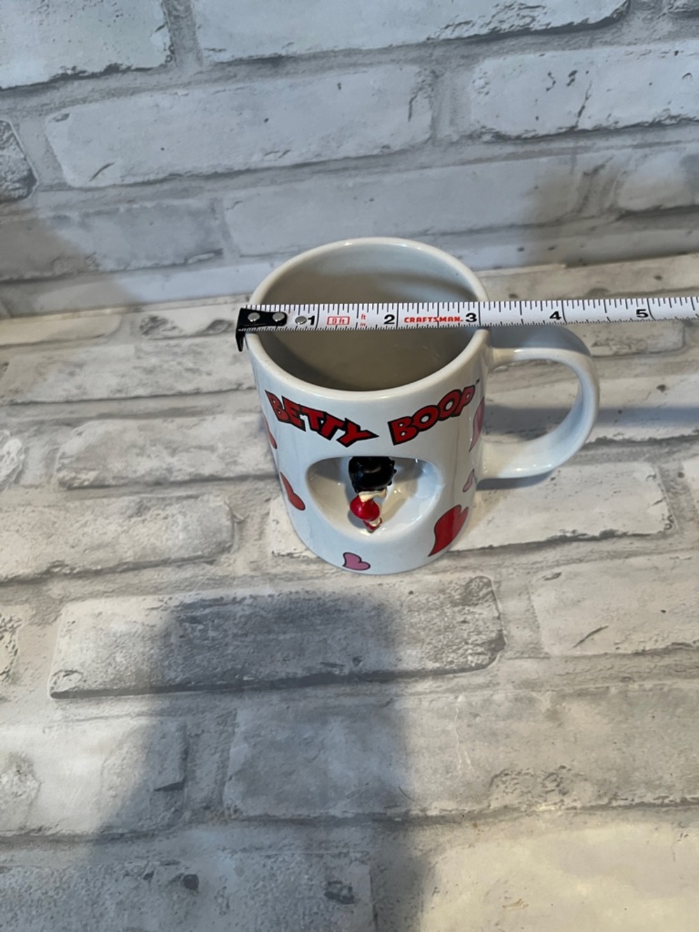Betty Boop White coffee Mug with Red & Pink Heart Accents 3D Betty figure spins - Picture 8 of 9